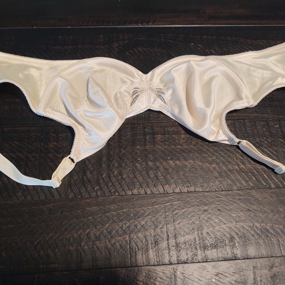 36D bra cream in color unlined - Picture 2 of 3